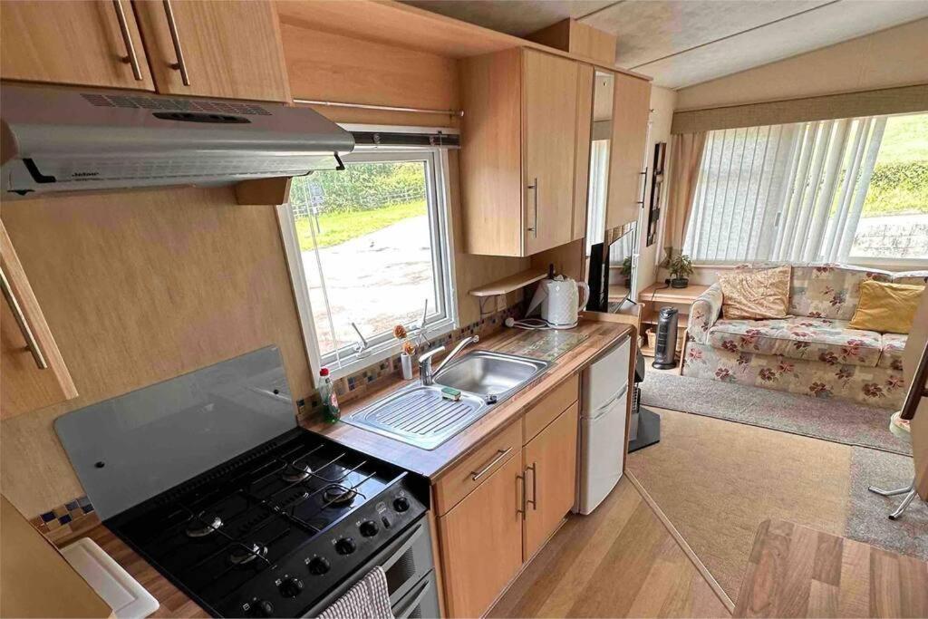 4-Bedroom Cosalt Caravan In Uddingston, Glasgow Exterior foto