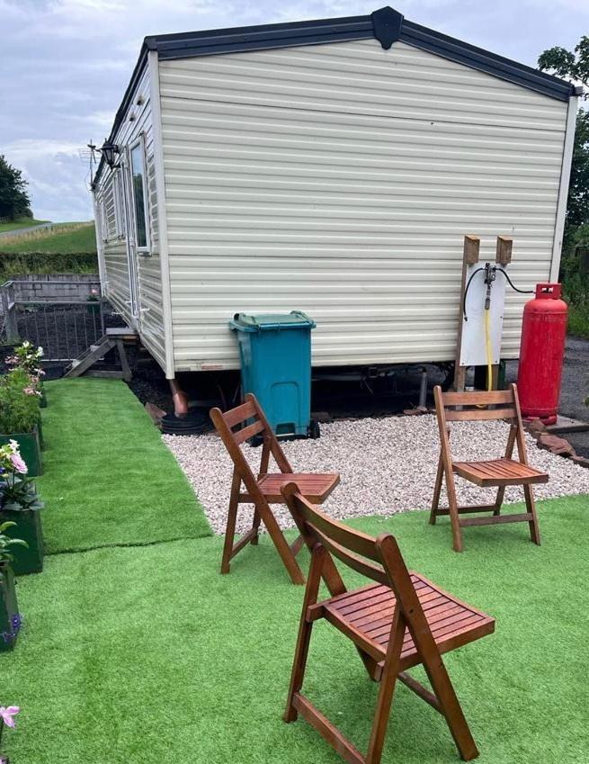 4-Bedroom Cosalt Caravan In Uddingston, Glasgow Exterior foto